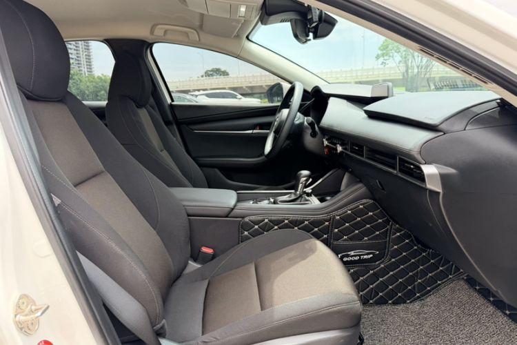 Used Mazda 3 Axela 2021 1.5L Automatic ZhiMei Edition Interior 2