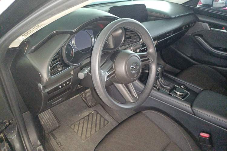 Used Mazda 3 Axela 2021 2.0L Automatic Zhiqing Edition Interior 3