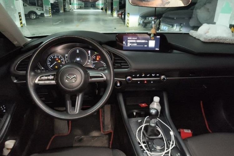 Used Mazda 3 Axela 2021 1.5L Manual ZhiMei Edition Interior 3