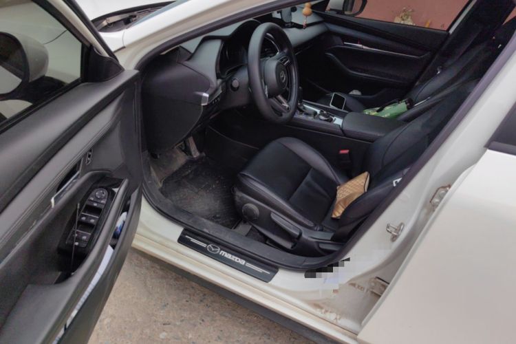 Used Mazda 3 Axela 2021 2.0L Automatic ZhiXuan Edition Interior 3