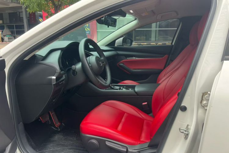 Used Mazda 3 Axela 2021 2.0L Automatic Zhiqing Edition Interior 4