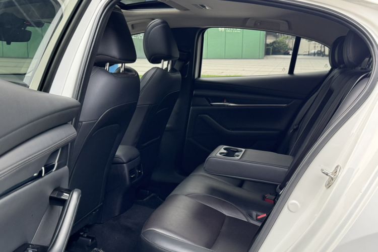 Used Mazda 3 Axela 2021 2.0L Automatic Zhiya Edition Interior 4