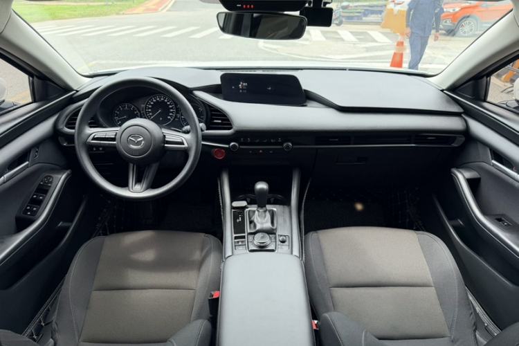 Used Mazda 3 Axela 2021 1.5L Automatic ZhiMei Edition Interior 4