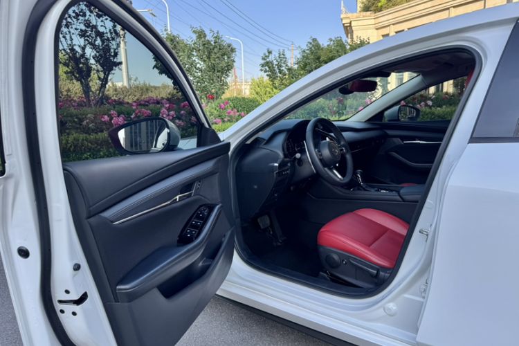 Used Mazda 3 Axela 2021 2.0L Automatic ZhiXuan Edition Interior 9