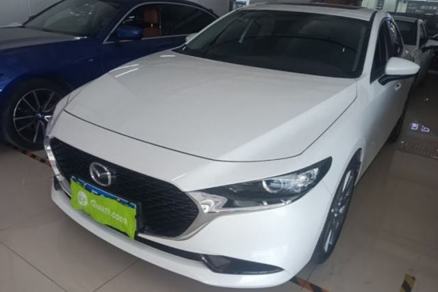 Ojetý Mazda 3 Axela 2021 2.0L Automatic Zhiya Edition