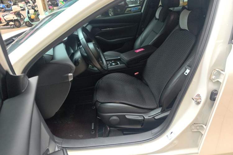 Used Mazda 3 Axela 2021 1.5L Automatic Luxury Version Left Front Seat