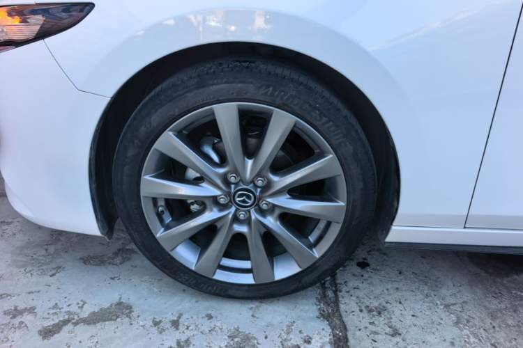 Used Mazda 3 Axela 2021 2.0L Automatic ZhiXuan Edition Left Front Wheel Hub