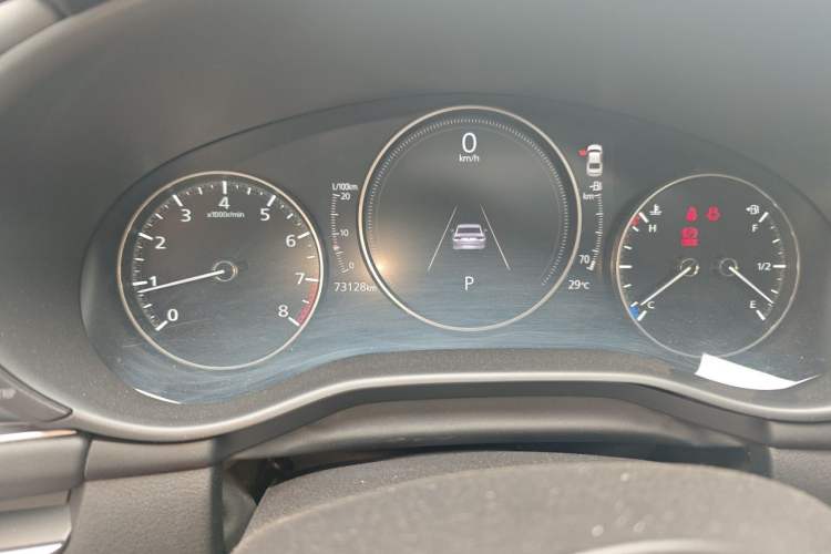 Used Mazda 3 Axela 2021 1.5L Automatic Zhiyue Edition Odometer Close Up