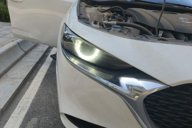 Used Mazda 3 Axela 2021 2.0L Automatic ZhiXuan Edition Right Front Headlight