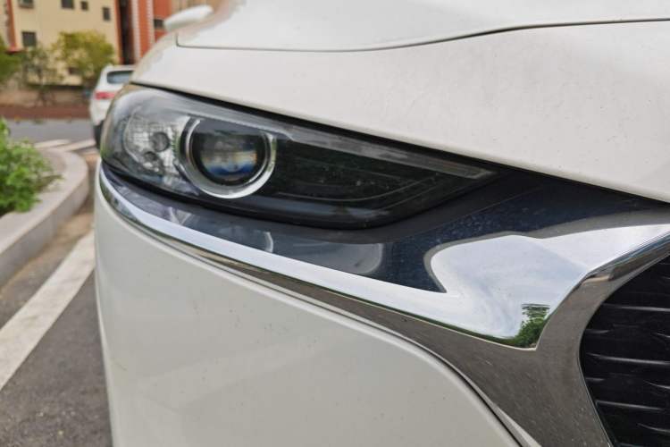 Used Mazda 3 Axela 2021 2.0L Automatic ZhiXuan Edition Right Front Headlight