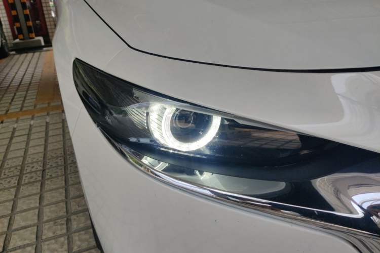 Used Mazda 3 Axela 2021 2.0L Automatic Zhiya Edition Right Front Headlight