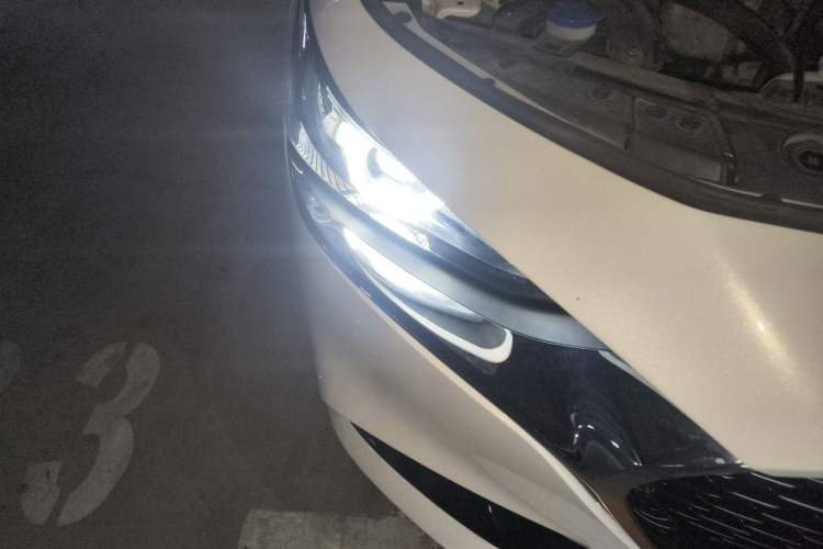 Used Mazda 3 Axela 2021 2.0L Automatic Zhiyao Edition Right Front Headlight
