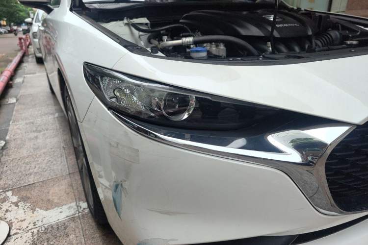 Used Mazda 3 Axela 2021 1.5L Automatic Luxury Version Right Front Headlight