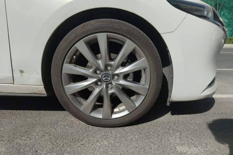Used Mazda 3 Axela 2021 2.0L Automatic ZhiXuan Edition Right Front Wheel Hub