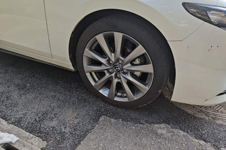 Used Mazda 3 Axela 2021 2.0L Automatic Zhiya Edition Right Front Wheel Hub