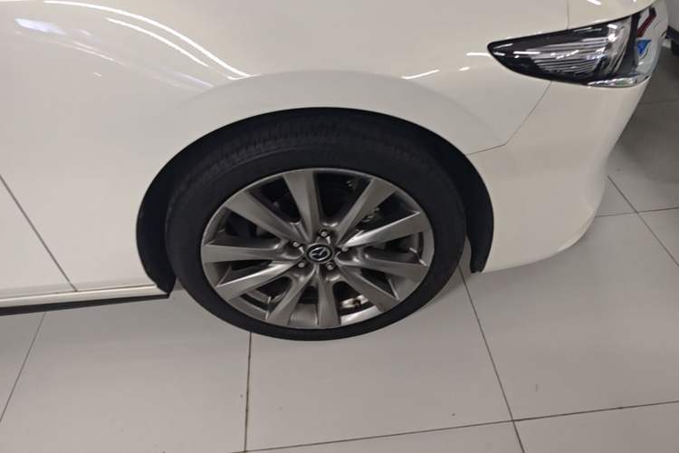 Used Mazda 3 Axela 2021 2.0L Automatic ZhiXuan Edition Right Front Wheel Hub