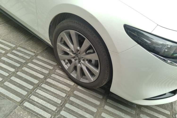 Used Mazda 3 Axela 2021 2.0L Automatic Zhiya Edition Right Front Wheel Hub
