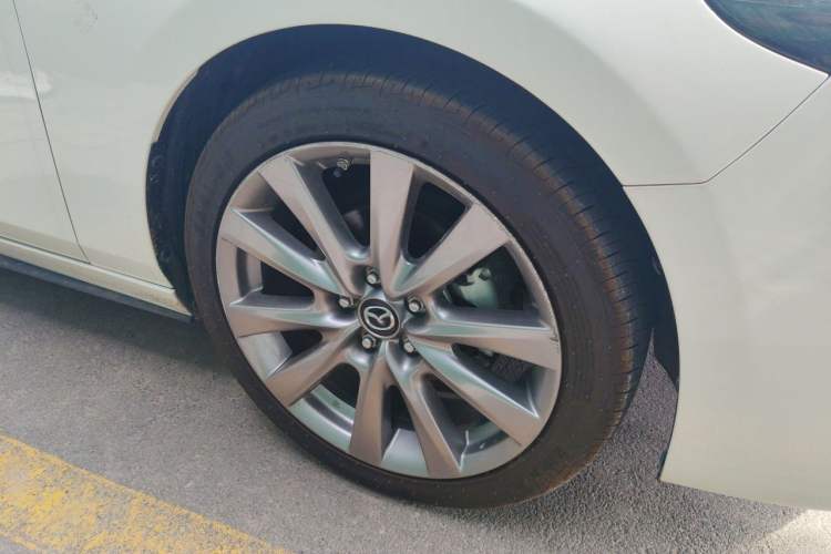 Used Mazda 3 Axela 2021 2.0L Automatic Zhiya Edition Right Front Wheel Hub