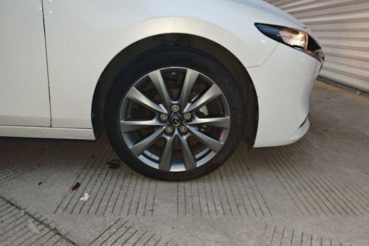 Used Mazda 3 Axela 2021 2.0L Automatic Zhiya Edition Right Front Wheel Hub