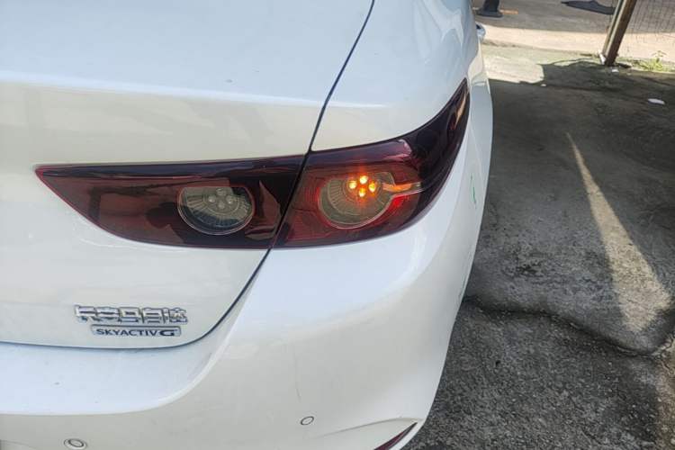 Used Mazda 3 Axela 2021 2.0L Automatic ZhiXuan Edition Right Rear Taillight
