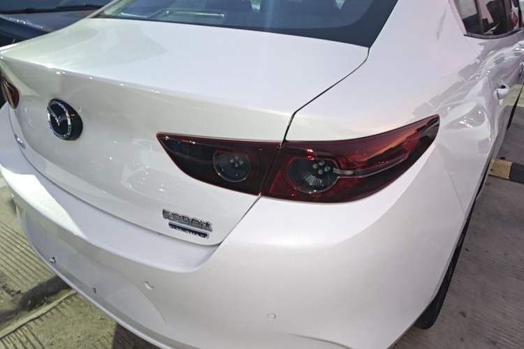 Used Mazda 3 Axela 2021 2.0L Automatic Zhiya Edition Right Rear Taillight