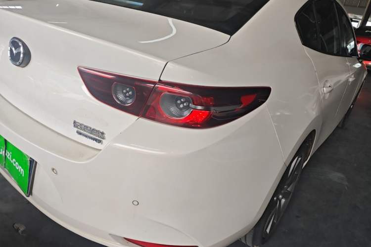 Used Mazda 3 Axela 2021 2.0L Automatic ZhiXuan Edition Right Rear Taillight