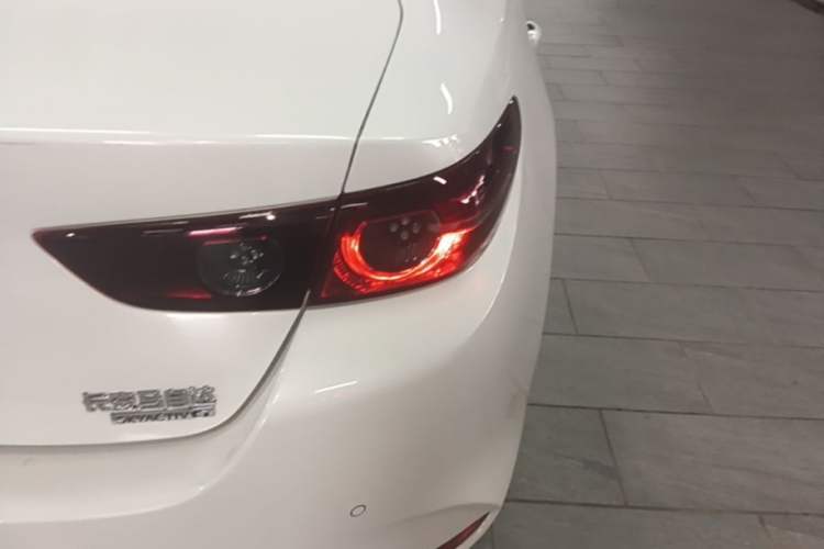 Used Mazda 3 Axela 2021 2.0L Automatic ZhiXuan Edition Right Rear Taillight