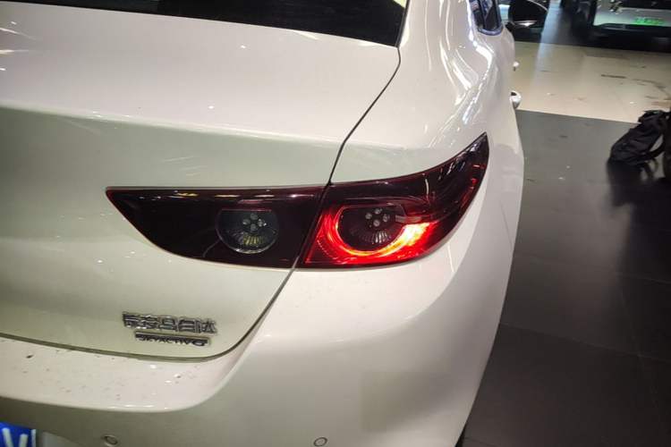 Used Mazda 3 Axela 2021 2.0L Automatic ZhiXuan Edition Right Rear Taillight