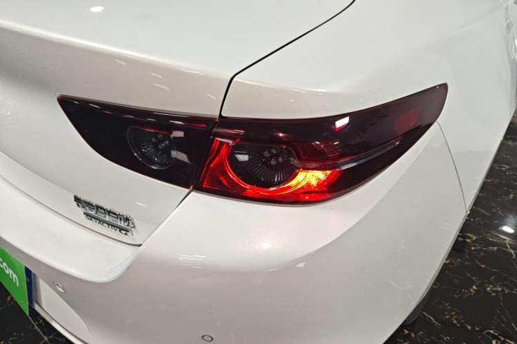 Used Mazda 3 Axela 2021 2.0L Automatic Zhiqing Edition Right Rear Taillight