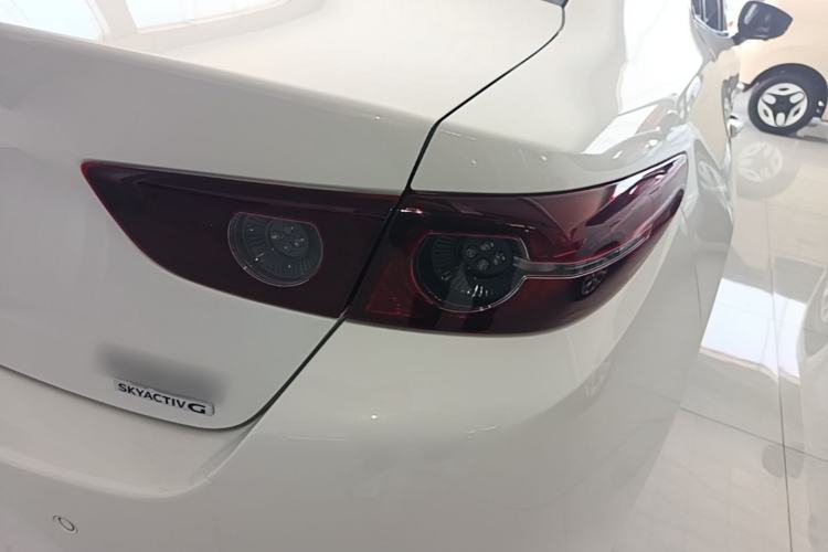 Used Mazda 3 Axela 2021 2.0L Automatic ZhiXuan Edition Right Rear Taillight
