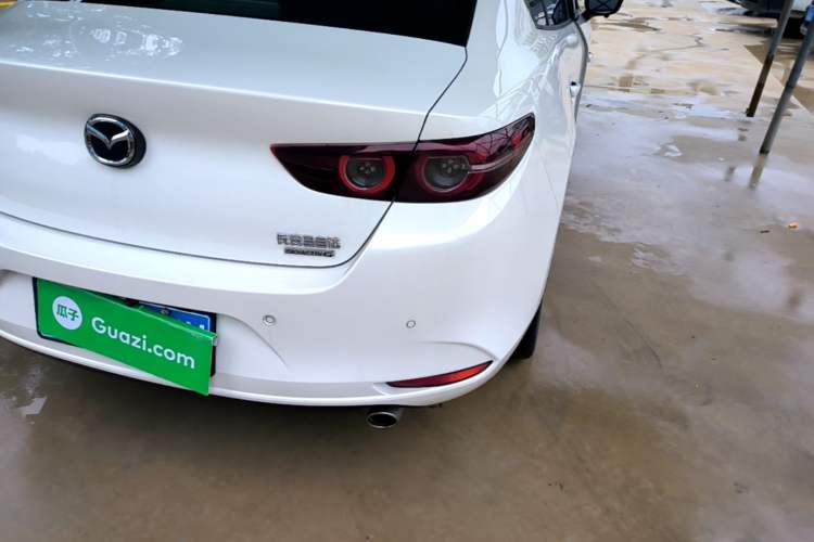Used Mazda 3 Axela 2021 2.0L Automatic ZhiXuan Edition Right Rear Taillight