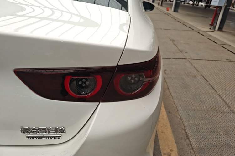Used Mazda 3 Axela 2021 2.0L Automatic Zhiya Edition Right Rear Taillight