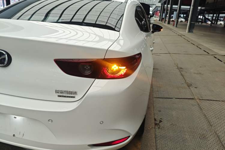 Used Mazda 3 Axela 2021 2.0L Automatic Zhiya Edition Right Rear Taillight