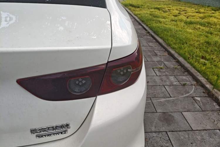 Used Mazda 3 Axela 2021 2.0L Automatic ZhiXuan Edition Right Rear Taillight