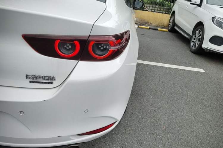 Used Mazda 3 Axela 2021 2.0L Automatic ZhiXuan Edition Right Rear Taillight