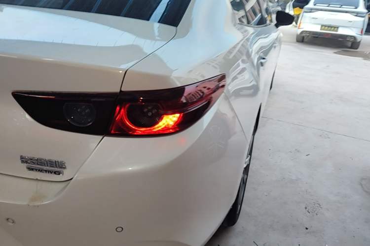 Used Mazda 3 Axela 2021 2.0L Automatic ZhiXuan Edition Right Rear Taillight