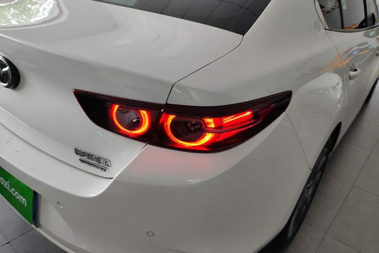Used Mazda 3 Axela 2021 2.0L Automatic ZhiXuan Edition Right Rear Taillight
