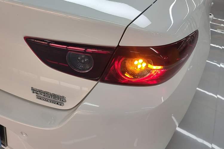 Used Mazda 3 Axela 2021 2.0L Automatic ZhiXuan Edition Right Rear Taillight