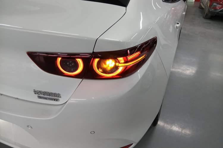 Used Mazda 3 Axela 2021 2.0L Automatic ZhiXuan Edition Right Rear Taillight