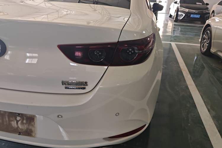 Used Mazda 3 Axela 2021 2.0L Automatic ZhiXuan Edition Right Rear Taillight