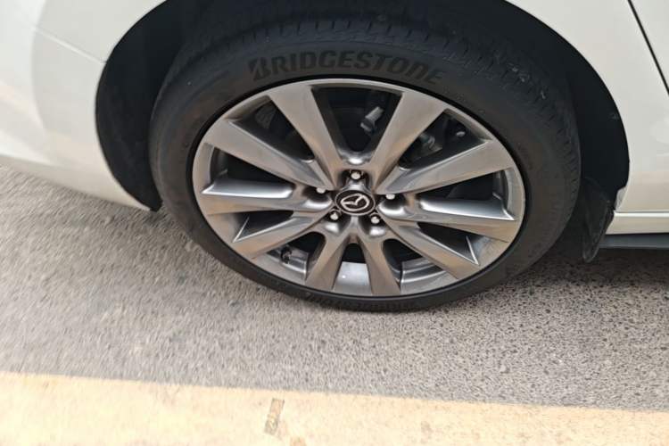 Used Mazda 3 Axela 2021 2.0L Automatic Zhiya Edition Right Rear Wheel Hub