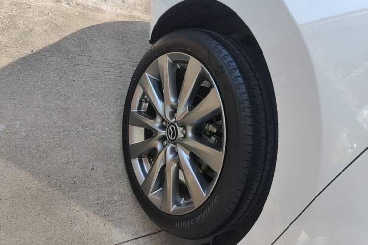 Used Mazda 3 Axela 2021 2.0L Automatic Zhiya Edition Right Rear Wheel Hub