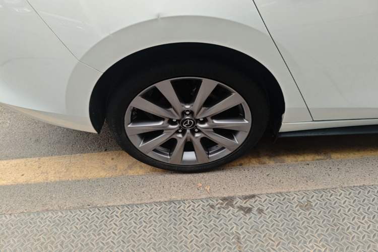 Used Mazda 3 Axela 2021 2.0L Automatic Zhiya Edition Right Rear Wheel Hub