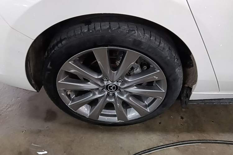 Used Mazda 3 Axela 2021 2.0L Automatic Zhiya Edition Right Rear Wheel Hub