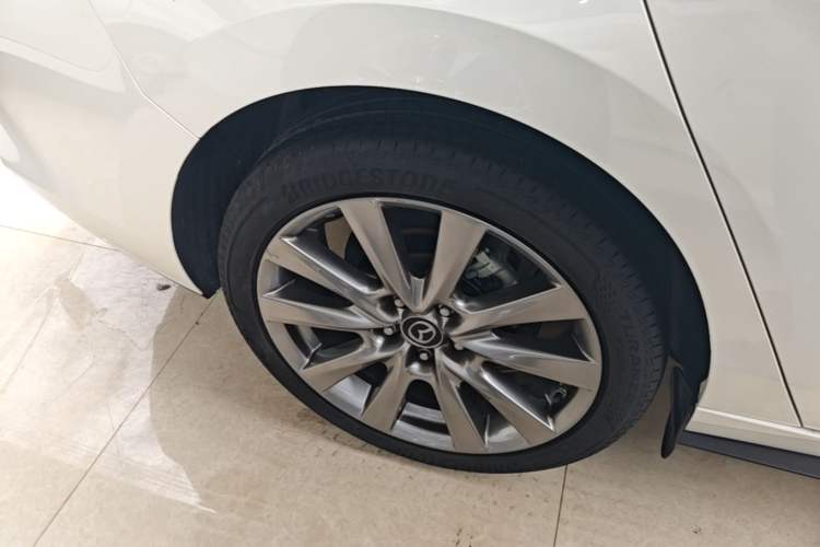 Used Mazda 3 Axela 2021 2.0L Automatic Zhiya Edition Right Rear Wheel Hub