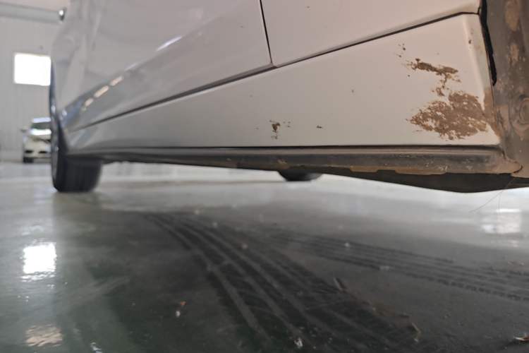 Used Mazda 3 Axela 2021 2.0L Automatic ZhiXuan Edition Right Side Sill