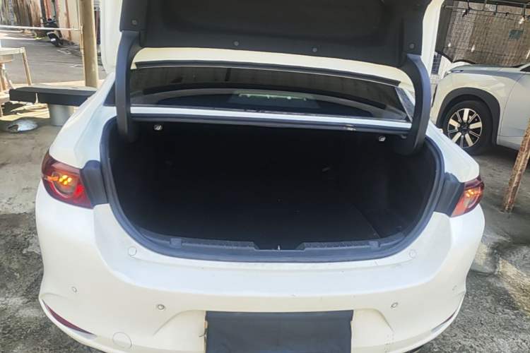 Used Mazda 3 Axela 2021 2.0L Automatic ZhiXuan Edition Trunk