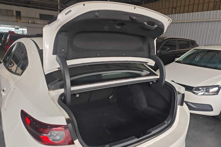 Used Mazda 3 Axela 2021 2.0L Automatic ZhiXuan Edition Trunk