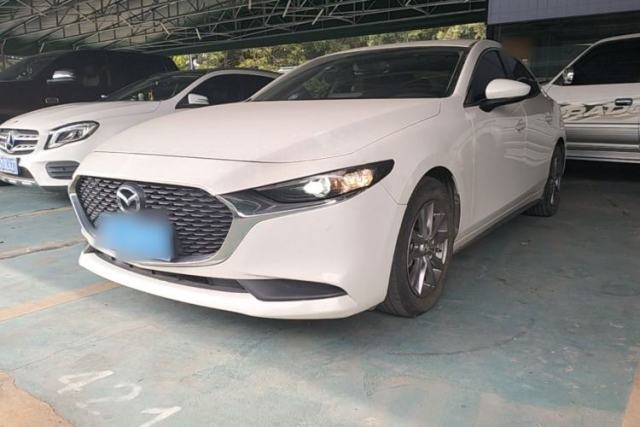 Mazda 3 Axela 2021 2.0L Automatic Zhiqing Edition с пробегом