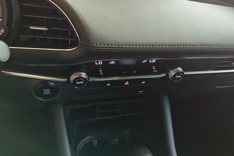 Used Mazda 3 Axela 2021 2.0L Automatic Zhiyao Edition Audio And AC Panel